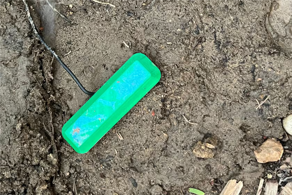無限發(fā)電不是夢了嗎 微生物燃料電池大突破：只要土壤中有碳就行！