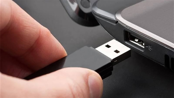 這個(gè)U盤容量只有8KB 但能保存200年！
